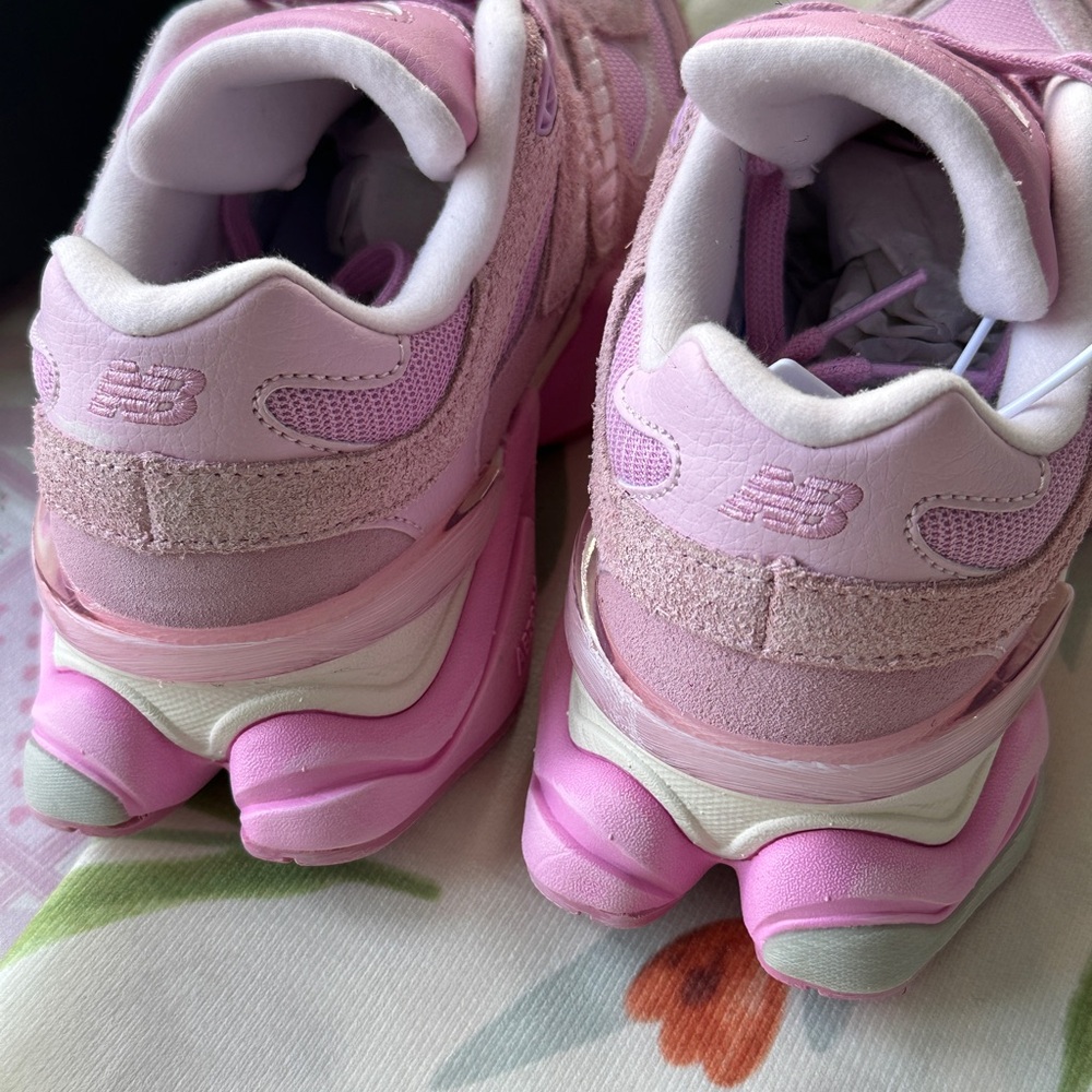 New Balance 9060 Series "Sakura Pink" Colorway (Dad Shoes) - Picture 5 of 9